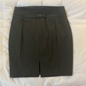 Express size 8 business attire gray pencil skirt. Excellent used condition
